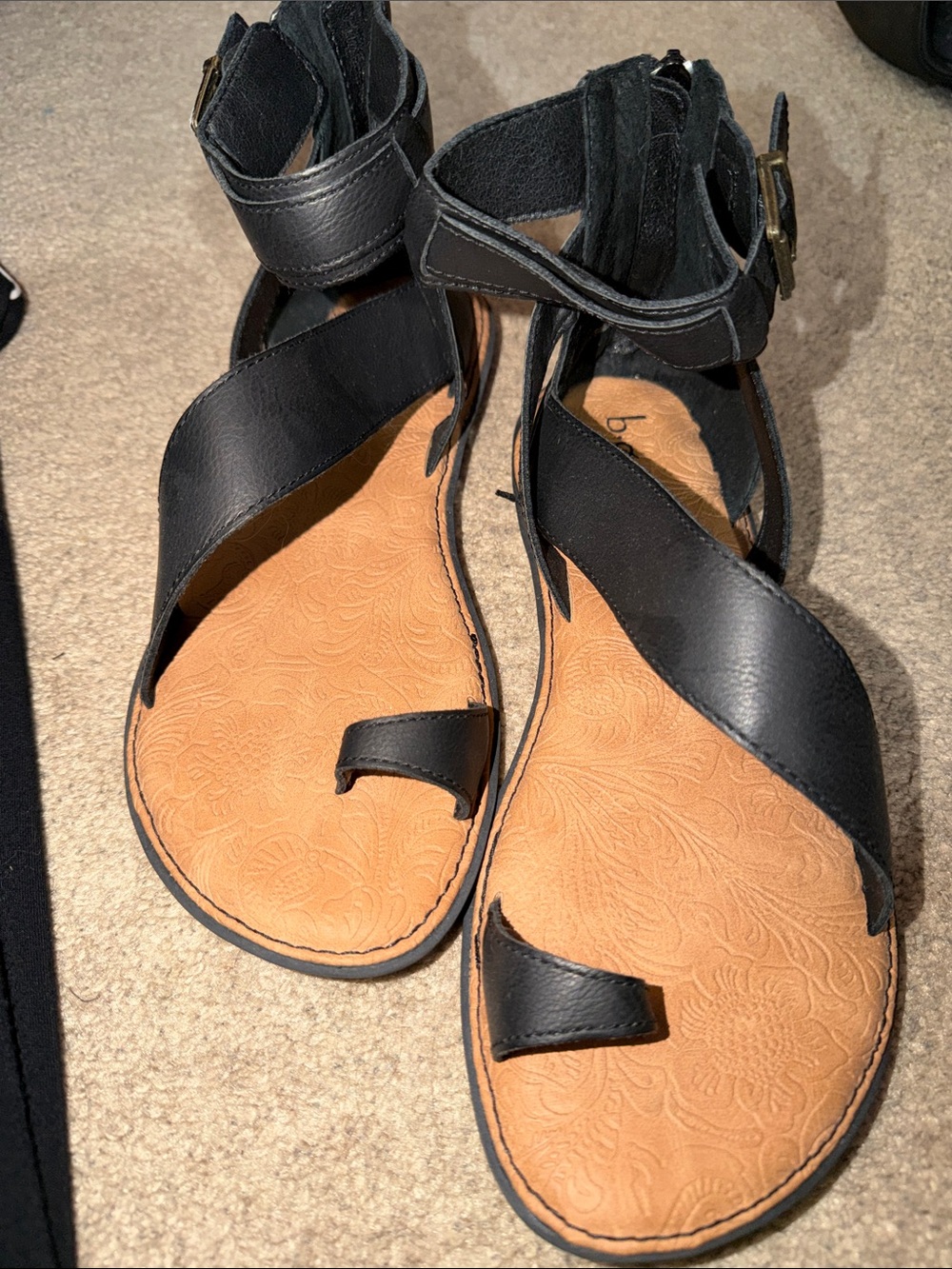 Women’s Black Ankle-Strap Toe-Loop Sandals with Embossed Footbed